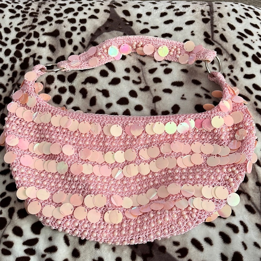 Iridescent pink sequined crochet Shoulder bag. No brand.